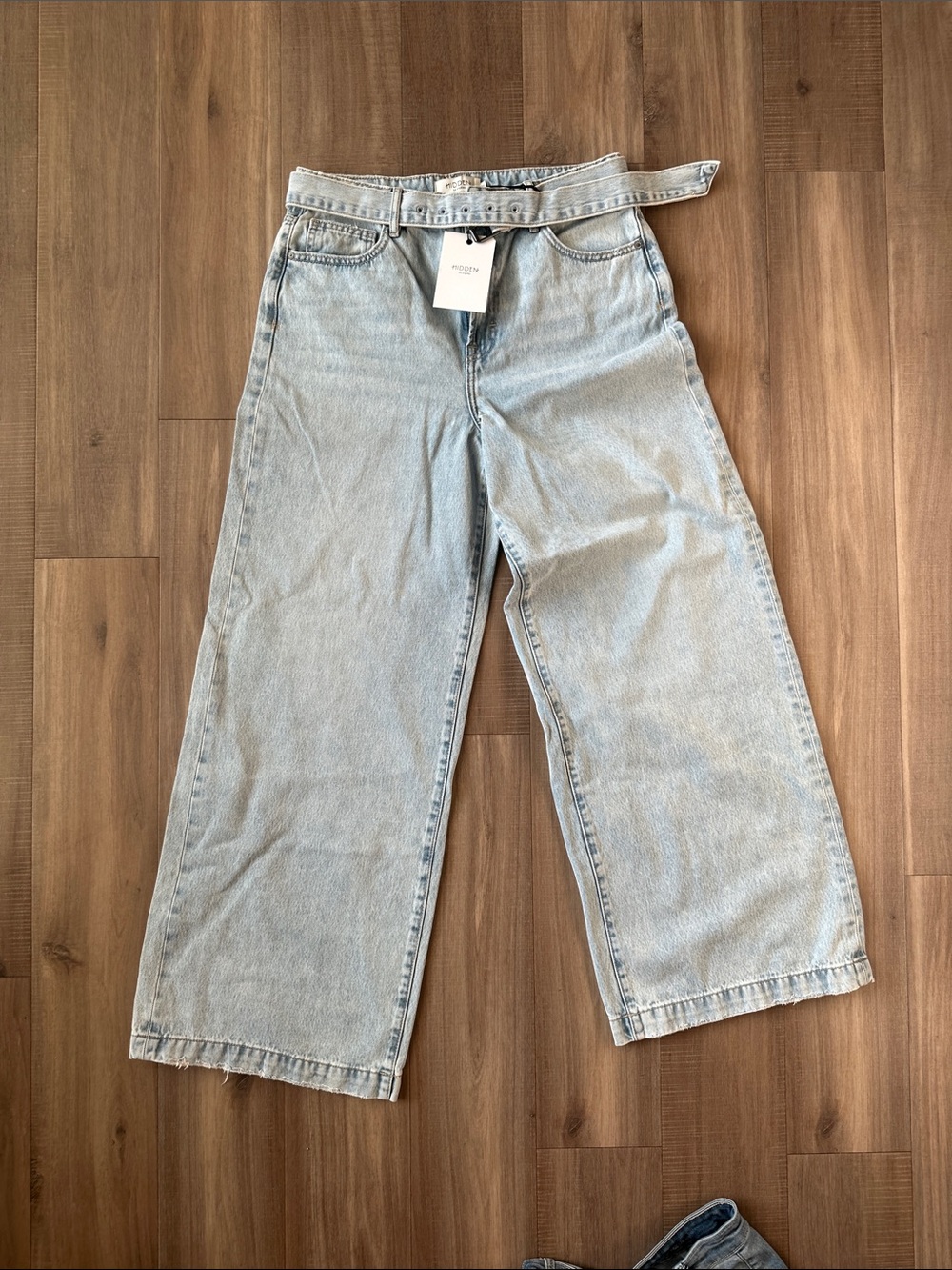 Light Blue Wide-Leg Women's Jeans with Waist Tie